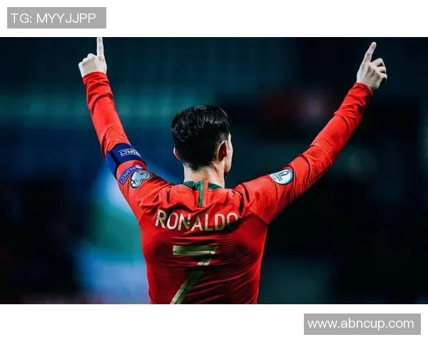 足坛历史十大传奇球员盘点及其影响力解析